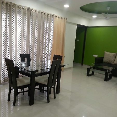 Arista Service Apartments Andheri Мумбай Екстериор снимка