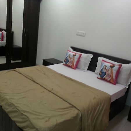Arista Service Apartments Andheri Мумбай Екстериор снимка