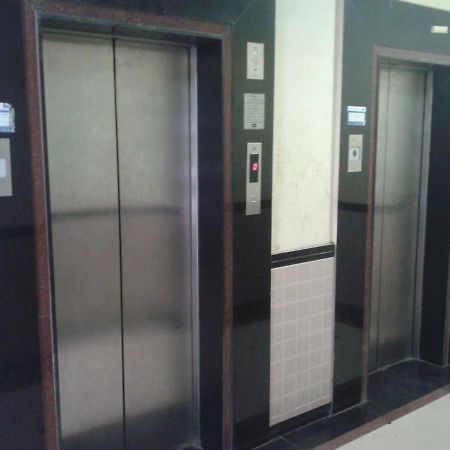 Arista Service Apartments Andheri Мумбай Екстериор снимка