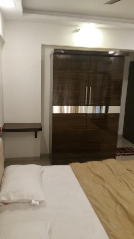 Arista Service Apartments Andheri Мумбай Екстериор снимка
