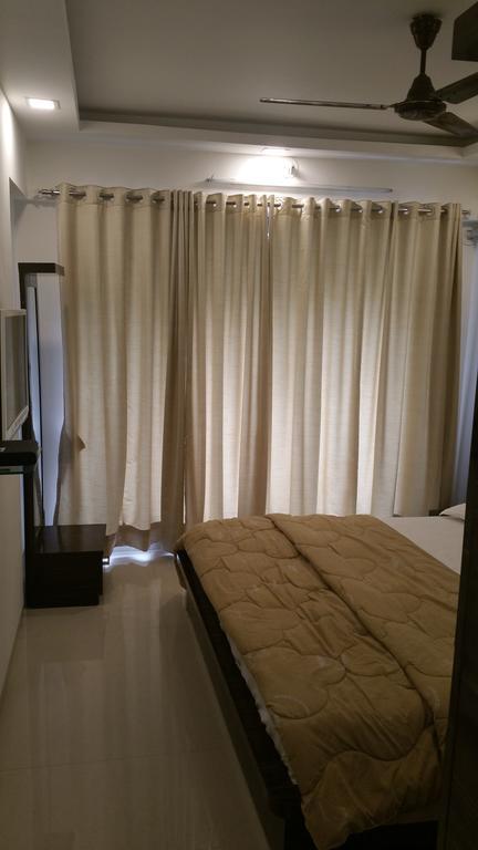 Arista Service Apartments Andheri Мумбай Екстериор снимка