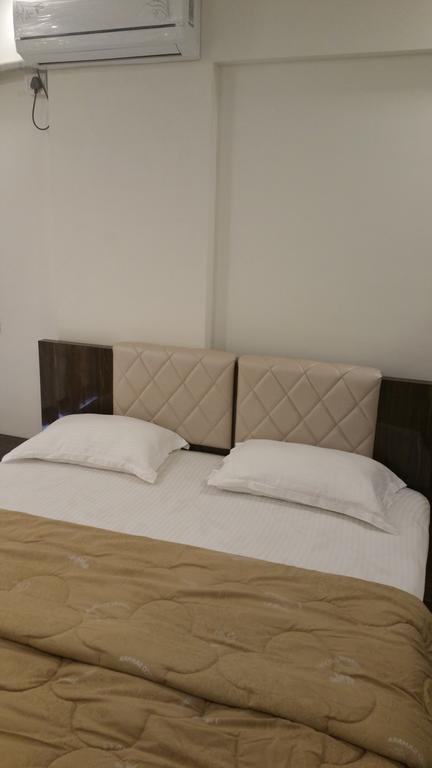 Arista Service Apartments Andheri Мумбай Екстериор снимка